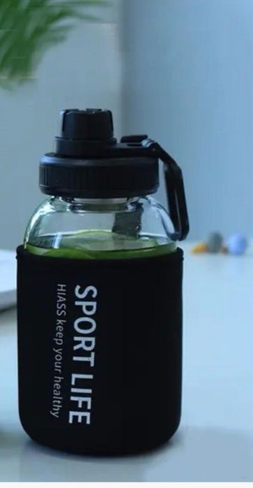 Стъклена спортна бутилка с цедка