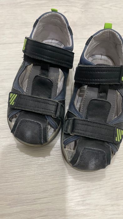 Продам сандали 28 размер