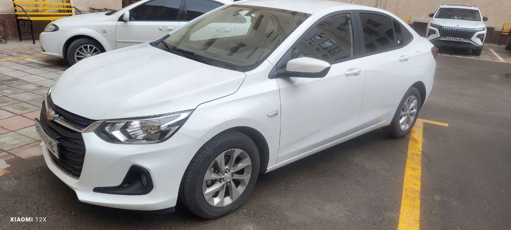 Chevrolet Onix 2024 автомат, пробег 11 400 км, белый