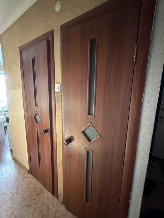 Продаются двери.