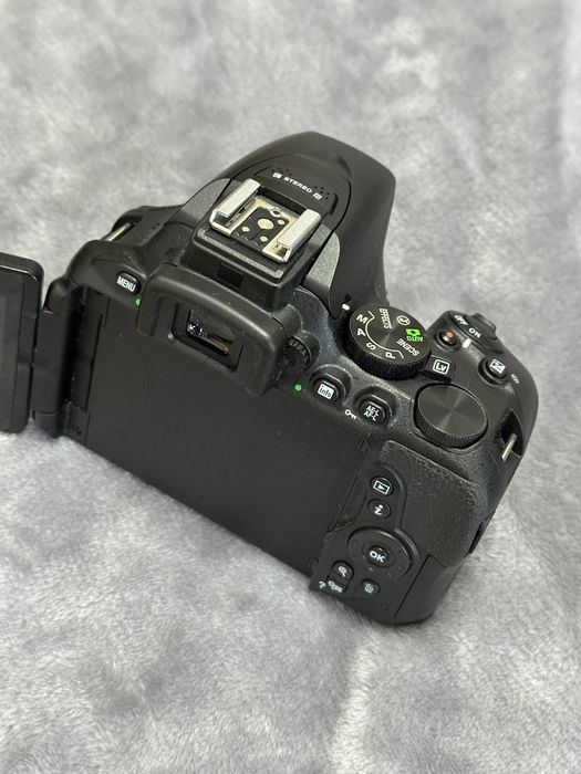 Nikon D5600 (Fără obiectiv, DEFECT)