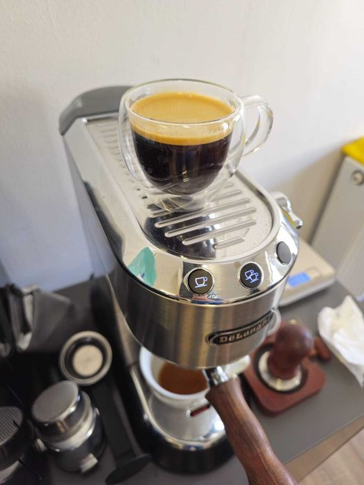 Expresor De Longhi Dedica cu garantie si pachet complet accesorii