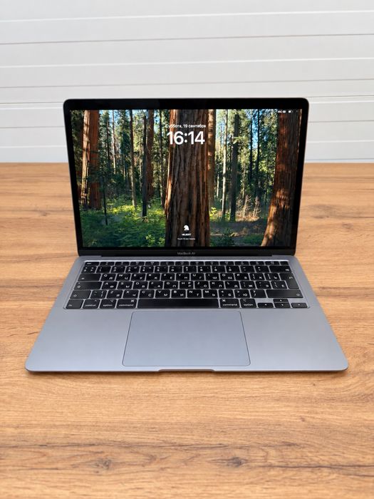 Продам MacBook air 2020