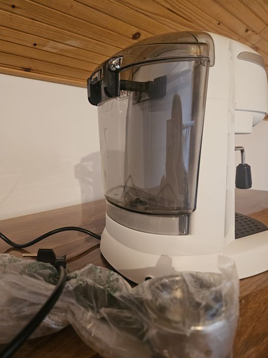 Aparat cafea Delonghi