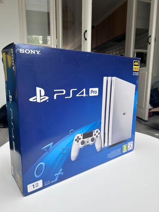 PlayStation 4 pro Glacier white 1TB