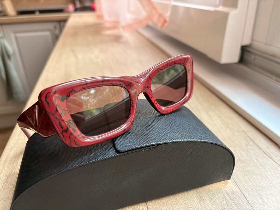 Слънчеви очила Prada Red Marble