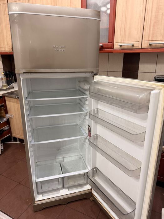 Продам холодильник Аристон