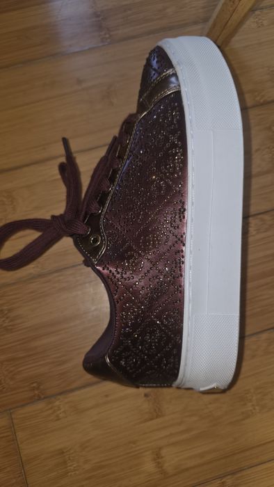 Adidasi Guess cu pietricele