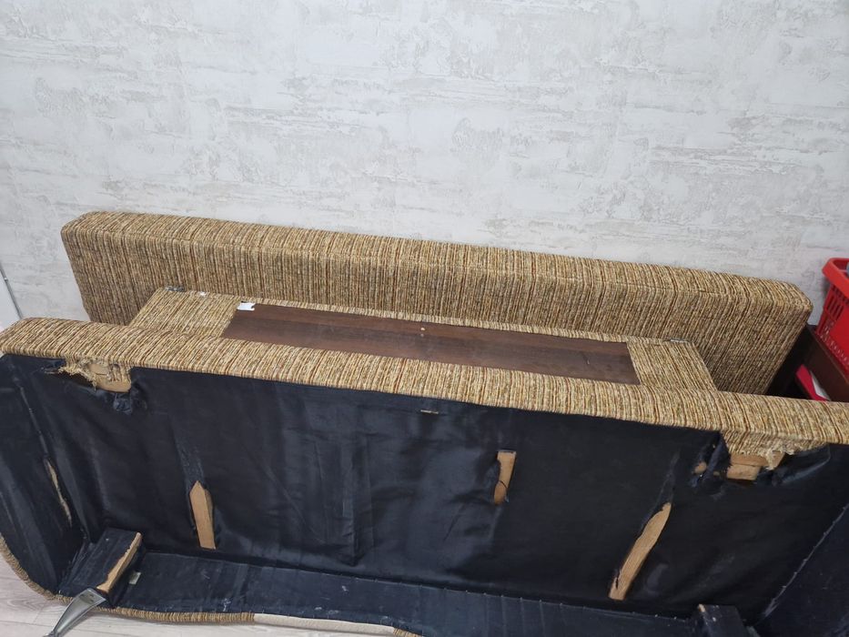 Срочно отдам бесплатно диваны