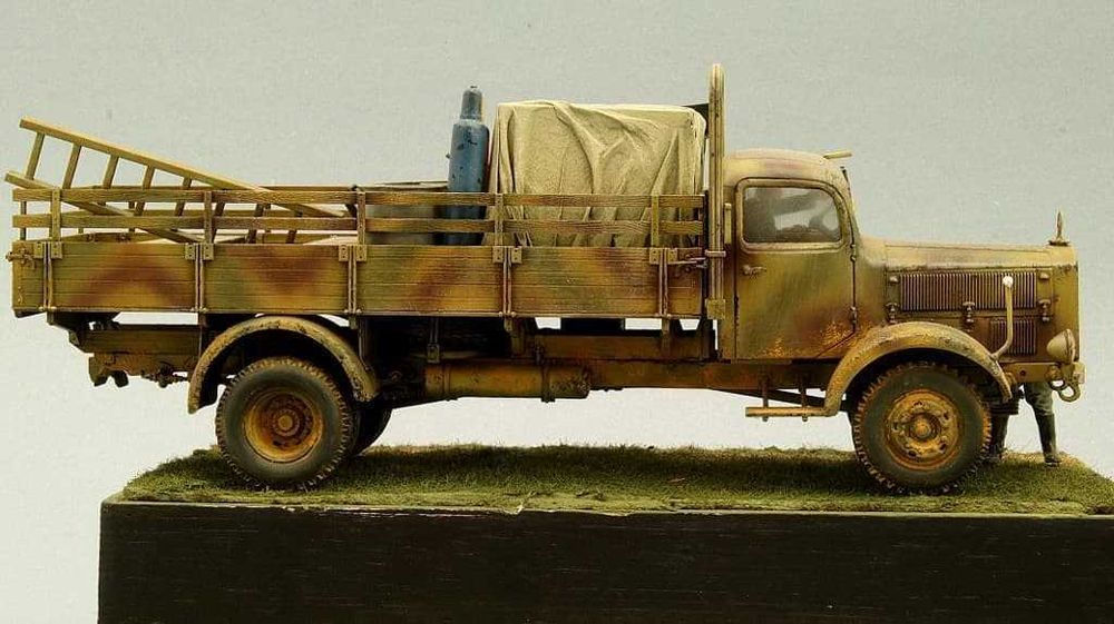 Сборная модель германского грузовика Mersedes-Benz L4500. масштаб 1:35
