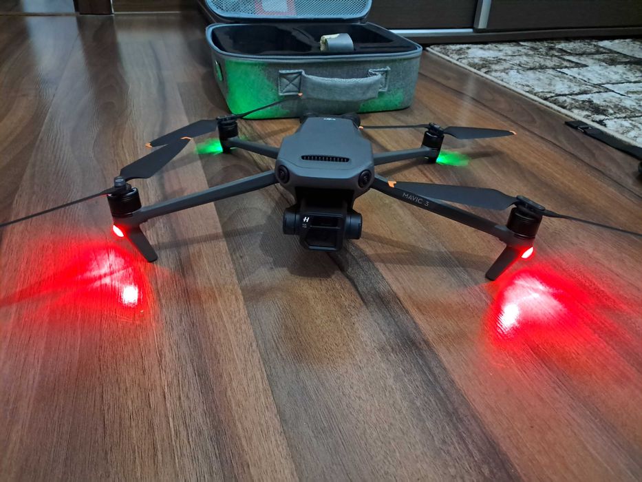 Vand Dji mavic 3 cu smart rc si gentuta dedicata