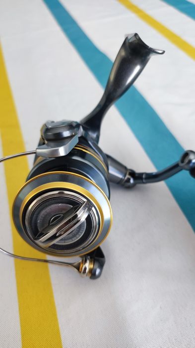 Vând mulineta Shimano Twin power 2500 FC