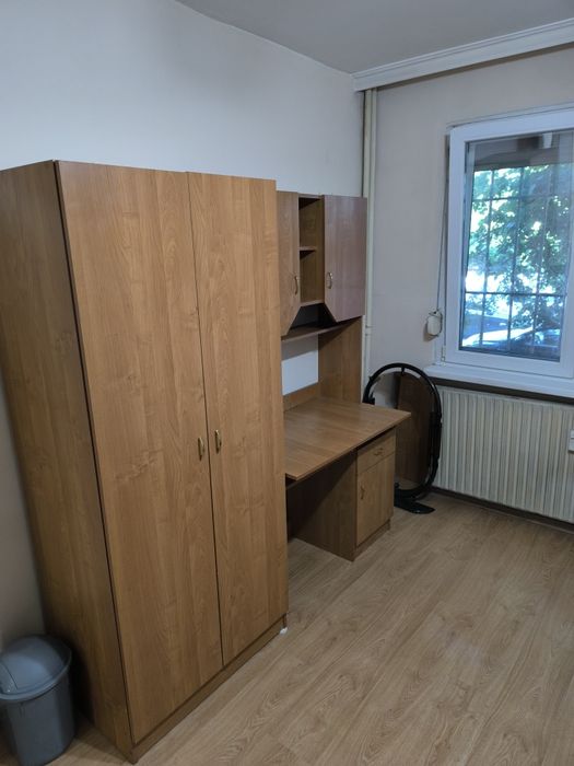 Отдавам тристаен необзаведен апартамент в кв Дървеница, София под наем, състоящ се от хол, две спални, кухня, баня, тоалетна и две сервизни помещени я