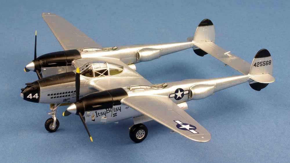 Сборная модель самолета P-38 «Лайтнинг» (Фирма «Корпак», 1/72)
