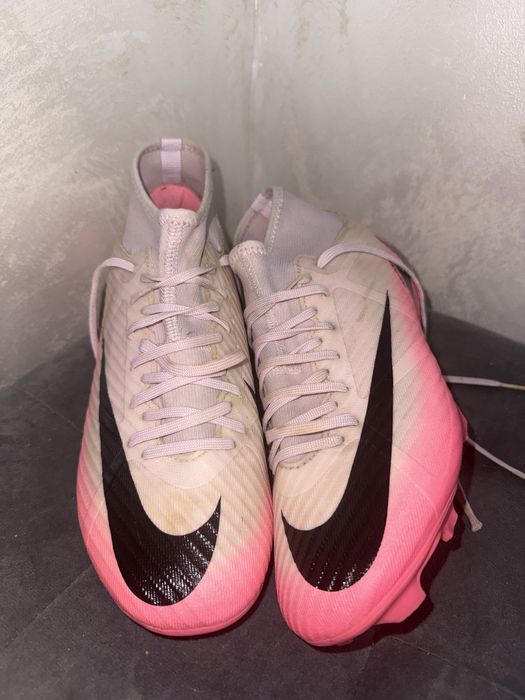 Ghete de fotbal nike mercurial