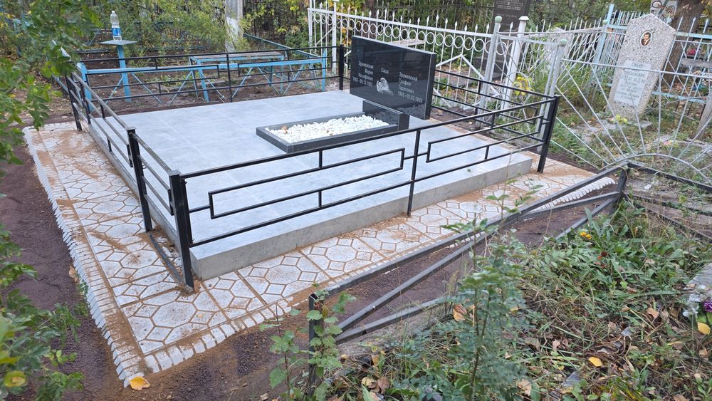 Памятники, ограды, благоустройство