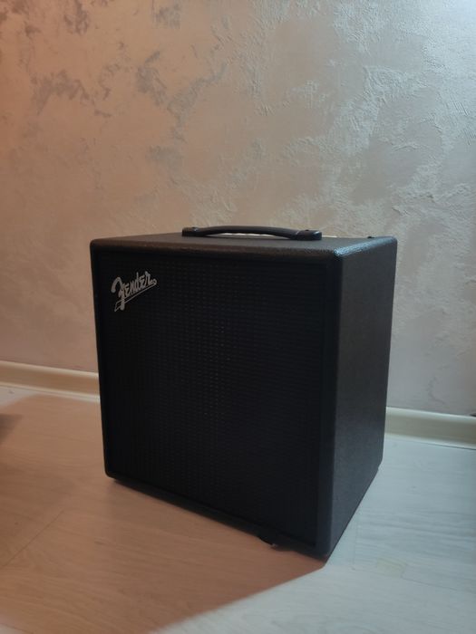Басовый комбоусилитель Fender Rumble LT25