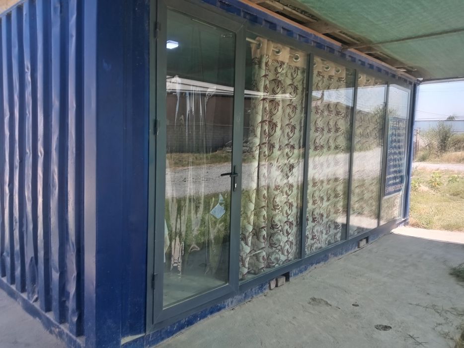 Kantener kok rangda boyi 6mt.eni 3 mt kirib iw bowlasa boladi
