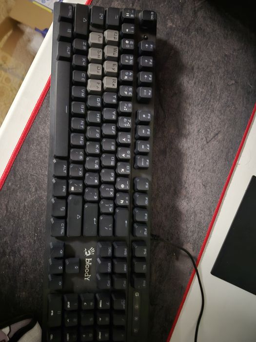 Продаю клавиатуру механическую