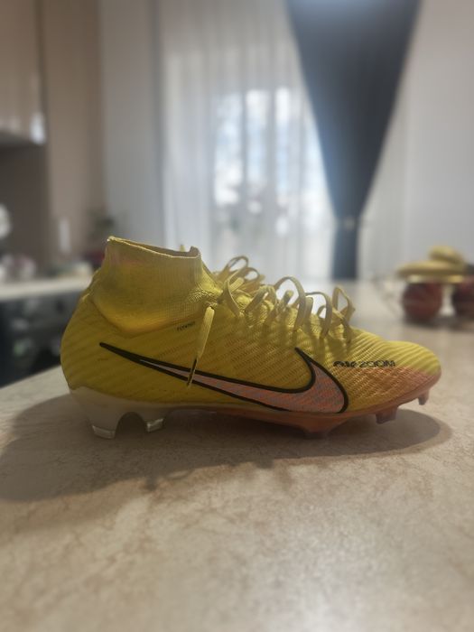 Vand ghete de fotbal Mercurial