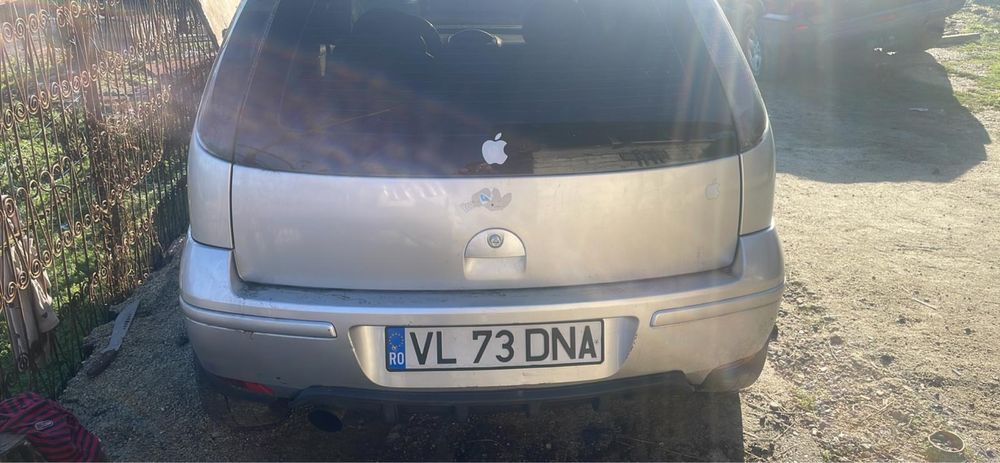 Opel corsa c motor 1.2 an 2005 masina merge si arata bine