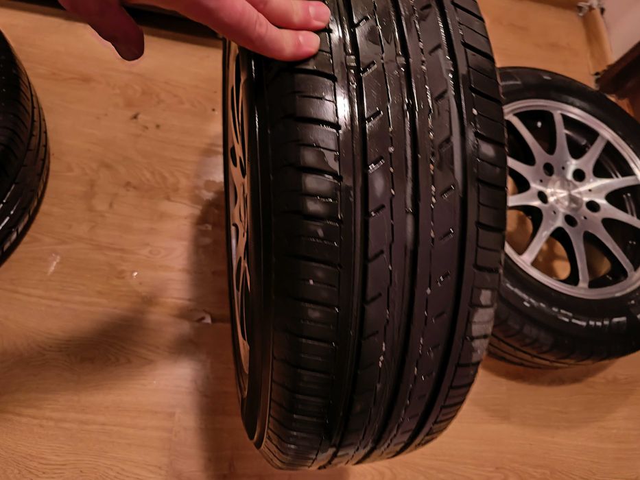 Vând roti complete pe 15 cauciucuri yokohama de vara jante dezent