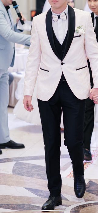 Продам Смокинг костюм белый