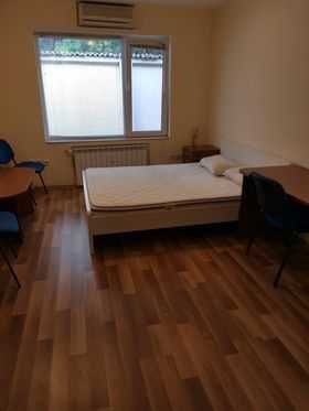 Дава се под наем Едностаен апартамент в София, Център - 30 кв.м за 298.86 € - Снимка #1