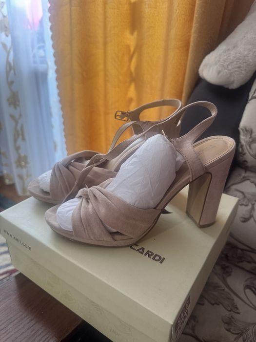 Босоножки женские