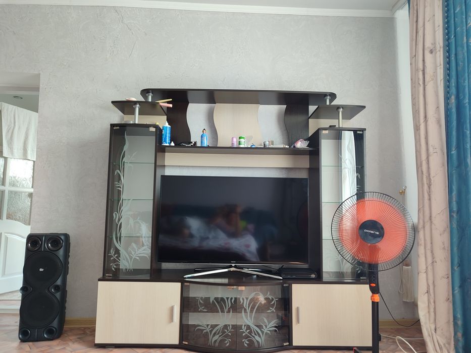 Продам шкаф под телевизор