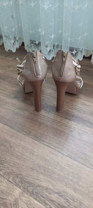 Женские стильные босоножки