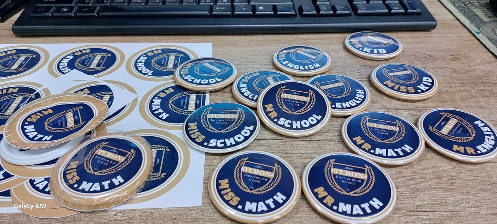 На заказ, Значки на вашем логотипом