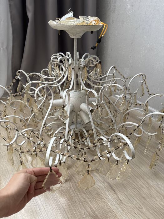 Продам люстру для зала