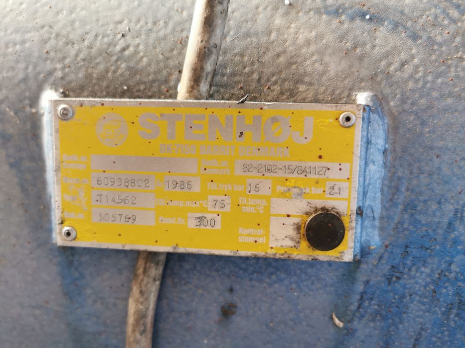 Vând compresor 300 litri