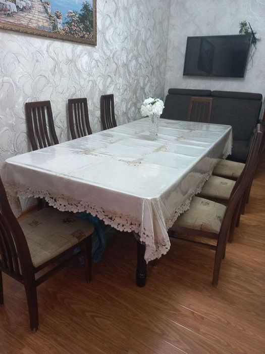 Стол для гостиной и стулья
