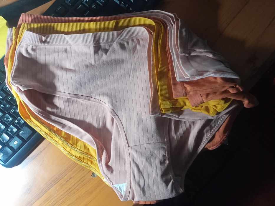 Продам набор из 8 новых женских трусов