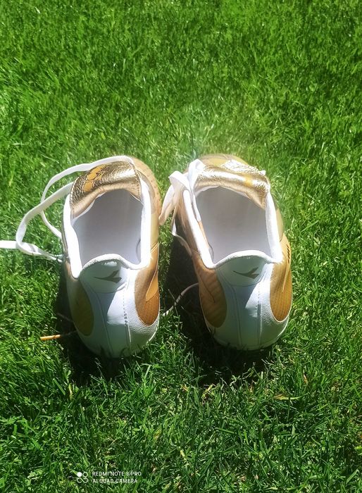 Футболни обувки Диадора,произведени в Италия.