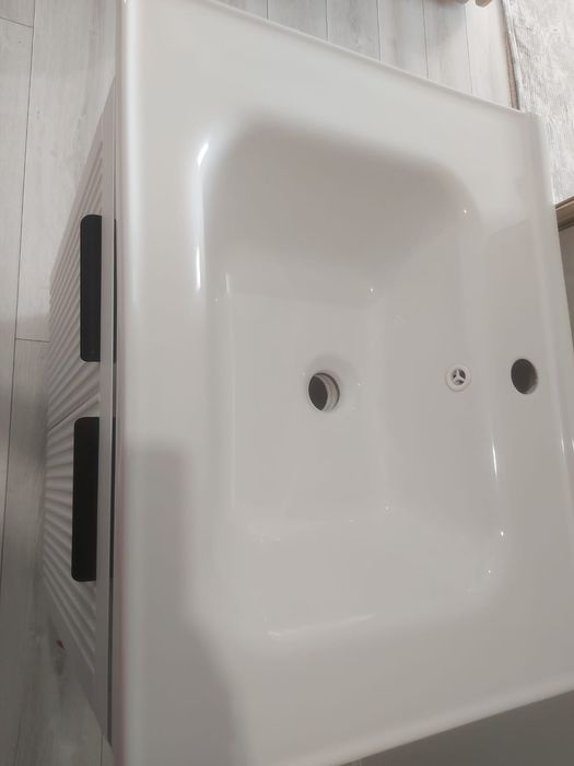 Шкаф с ракавиной.