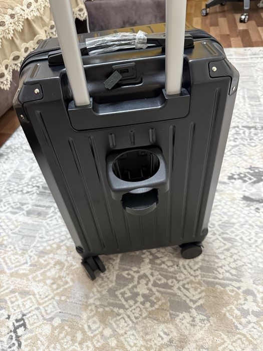 Продам чемодан новый