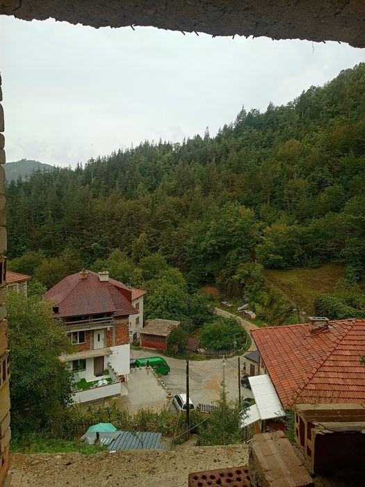 Продава къща в с.Ряка с парцел 1730 кв.м,на 5 км.от гр.Смолян