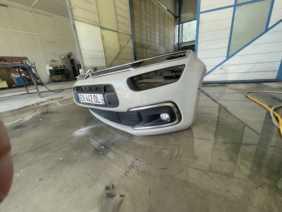 Десен калник Citroen C4 Picasso/ лед светлини/ броня/ халогени