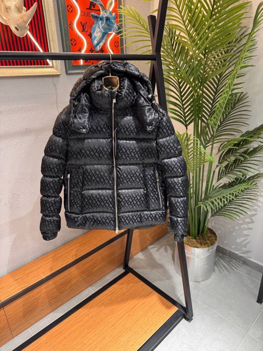 Toate modelele geaca intre 300-380 boss armani dior gucci northface