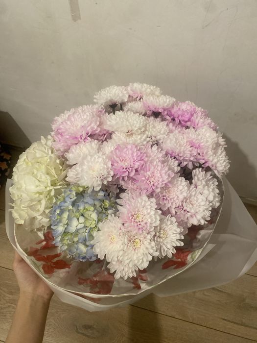 Букет из хризантемы и гортензии