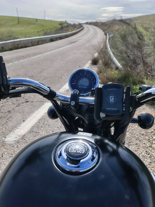 Royal Enfield Meteor 350 stellar black