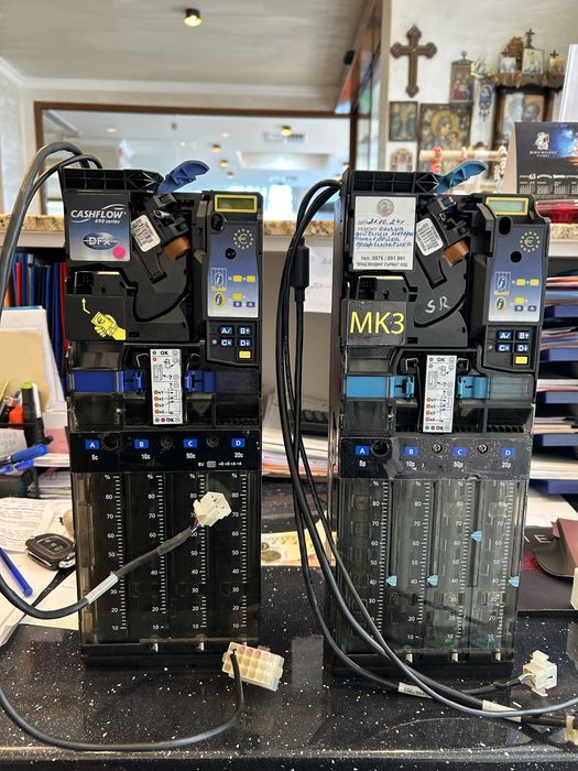 Продавам няколко броя готови еврови монетници mars cashflow 560 и 690