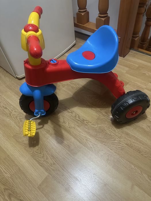 Tricicleta cu pedale pentru 2 ani+