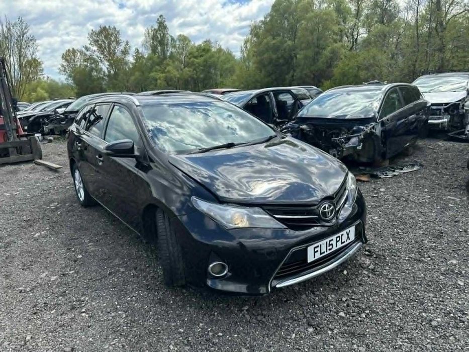 Toyota Auris 2014г 1.4 90 кс НА ЧАСТИ