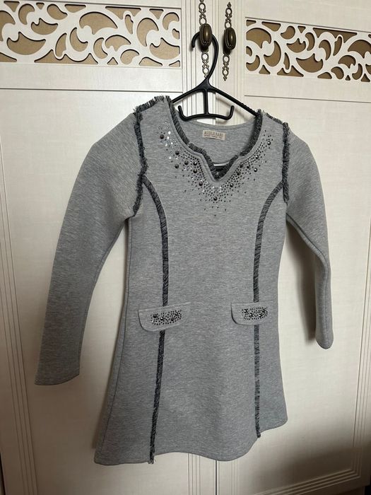 Продам платье на девочку 7-9 лет детское