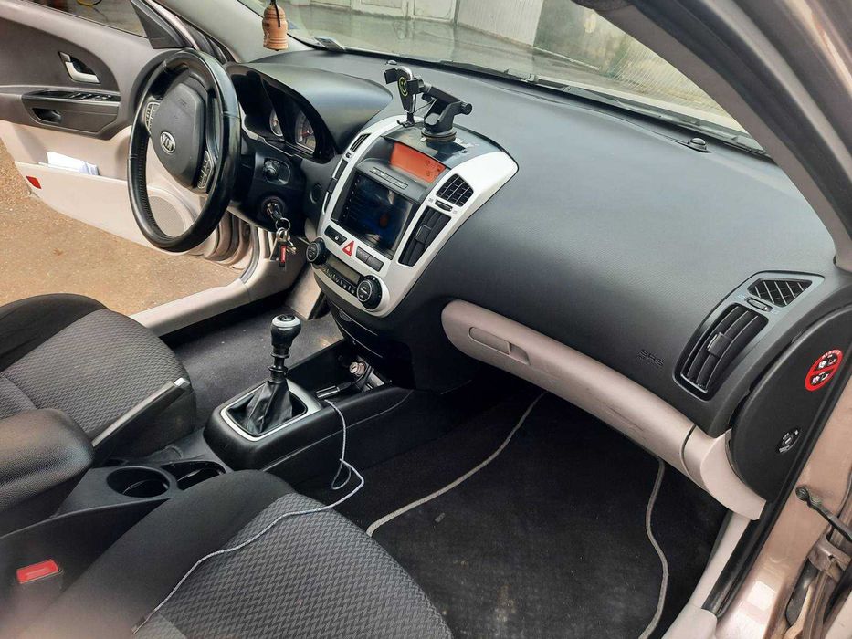 Лек автомобил KIA CEED 1.6CDRI 2007г.