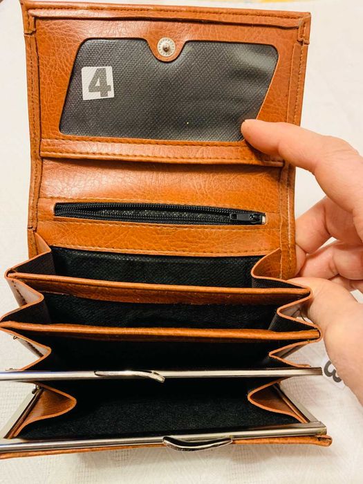 Портфейли Нови, дамски 7 броя всеки с отделна цена и 1 подарък